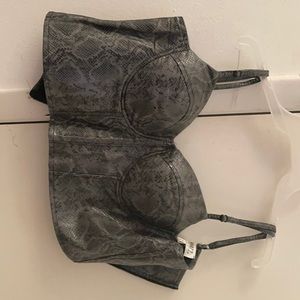 Sexy, Snake Skin Look Croptop